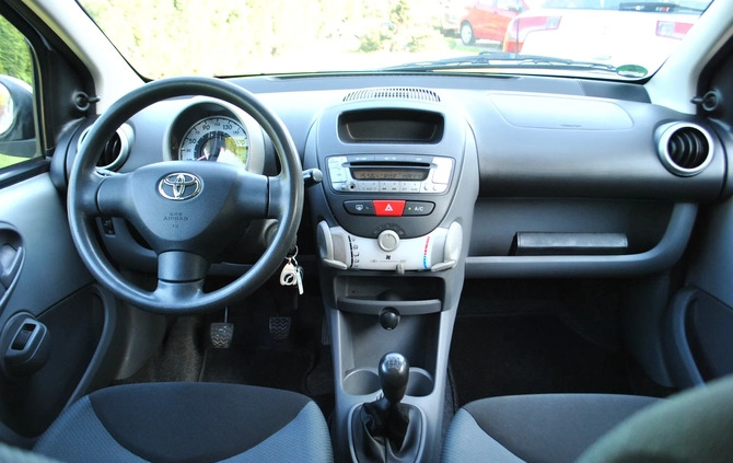 Toyota Aygo cena 11999 przebieg: 170000, rok produkcji 2007 z Barwice małe 781